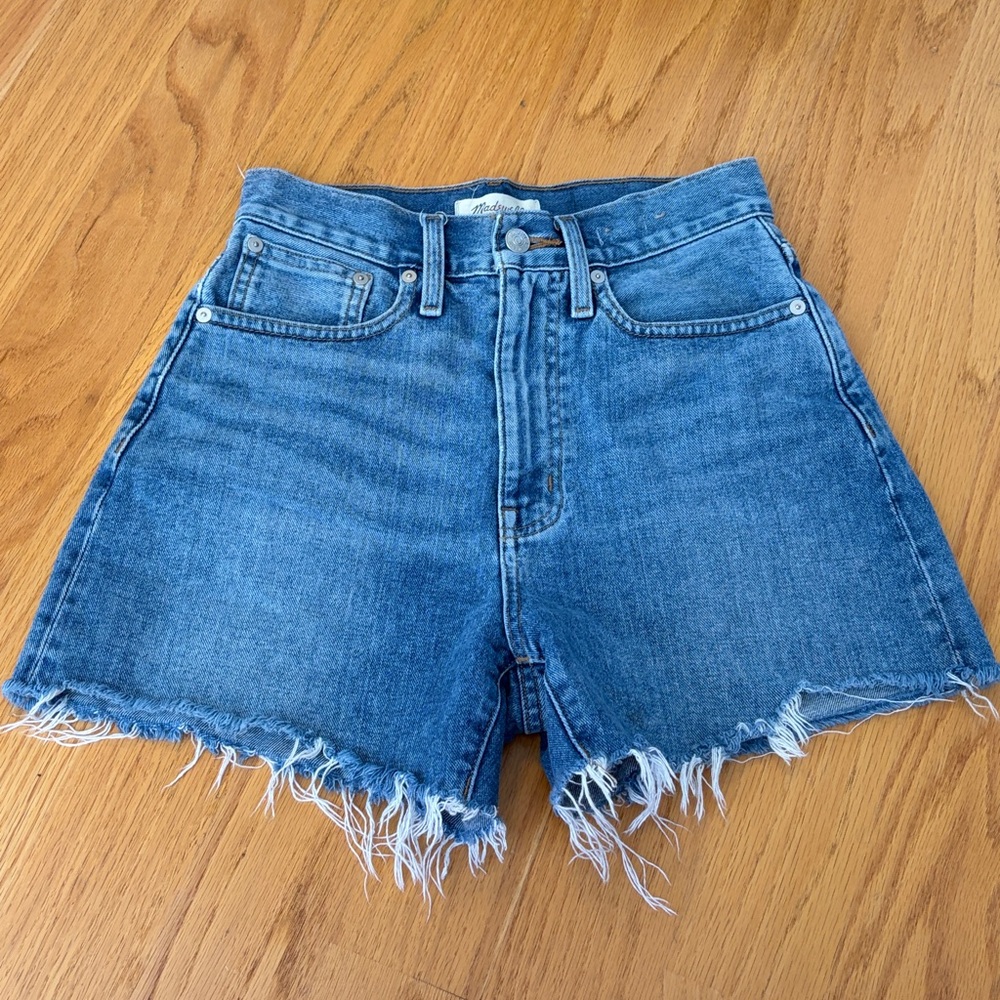 Madewell The Momjean Short size 25 medium wash